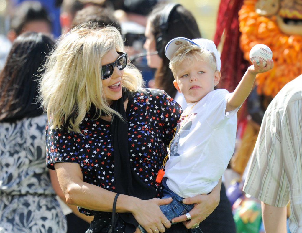 Fergie Takes Son Axl To His First Baseball Game! Mum's Lounge