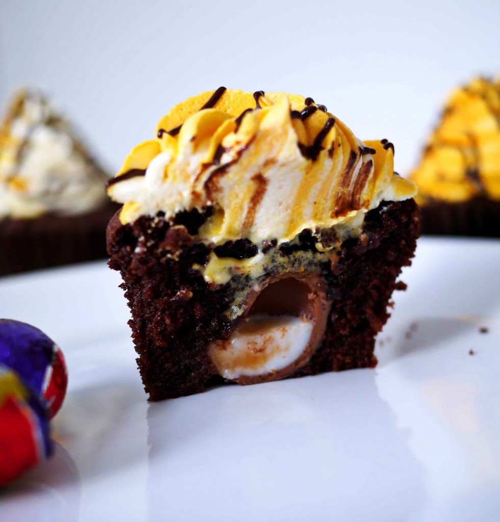 cadburys-creme-egg-cupcake-recipe-cup-through
