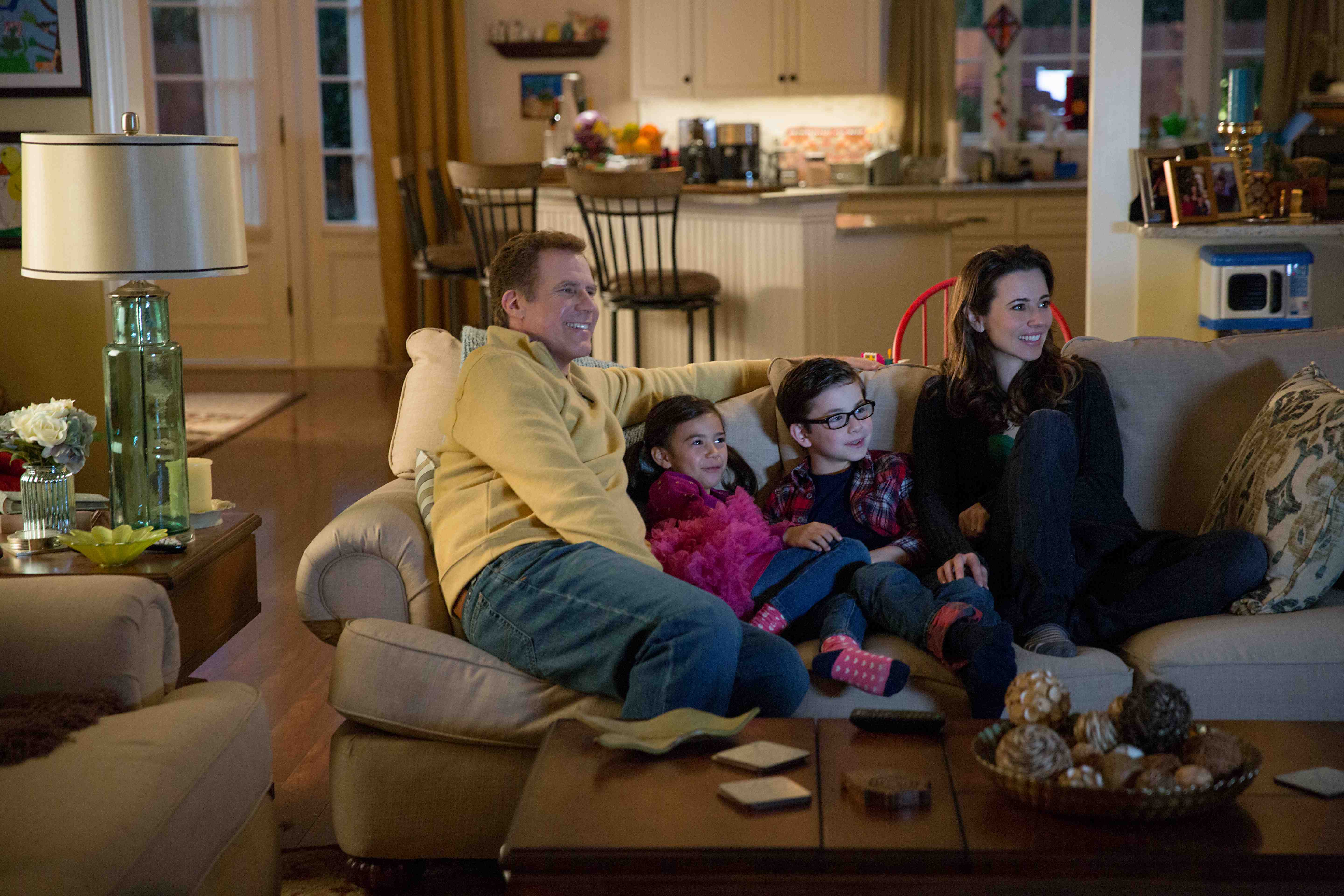 Left to right: Will Ferrell plays Brad Whitaker, Scarlett Estevez plays Megan, Owen Vaccaro plays Dylan, and Linda Cardellini plays Sara in Daddy?s Home from Paramount Pictures and Red Granite Pictures