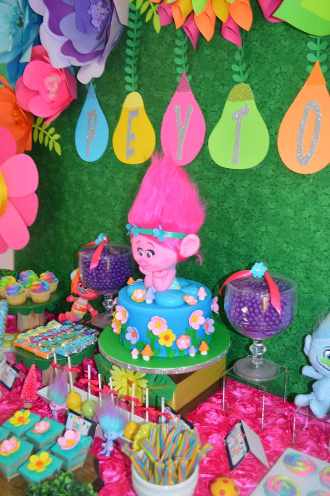 Trolls dessert table