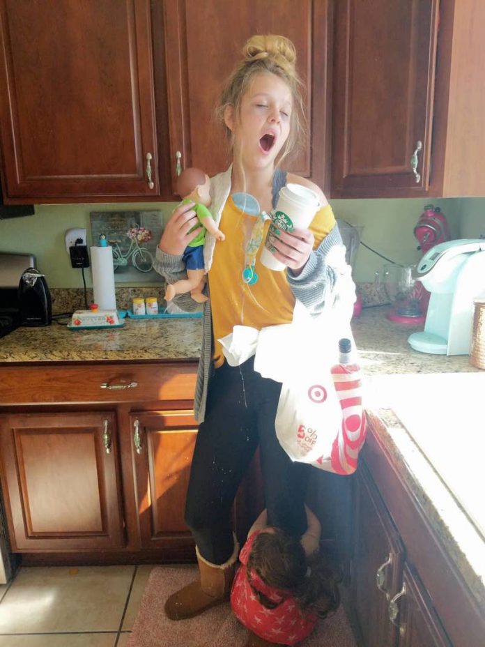 Young Girl Nails Halloween With Her Tired AF Mum Costume ...